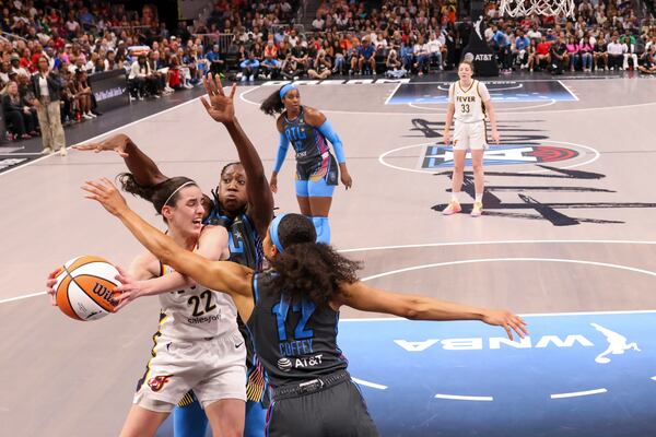 Indiana Fever guard Caitlin Clark (22) drives against Atlanta Dream center Tina Charles, facing, and Atlanta Dream forward Nia Coffey (12) during the first half at State Farm Arena, Friday, June 21, 2024, in Atlanta. Indiana won 91-79. (Jason Getz / AJC)
