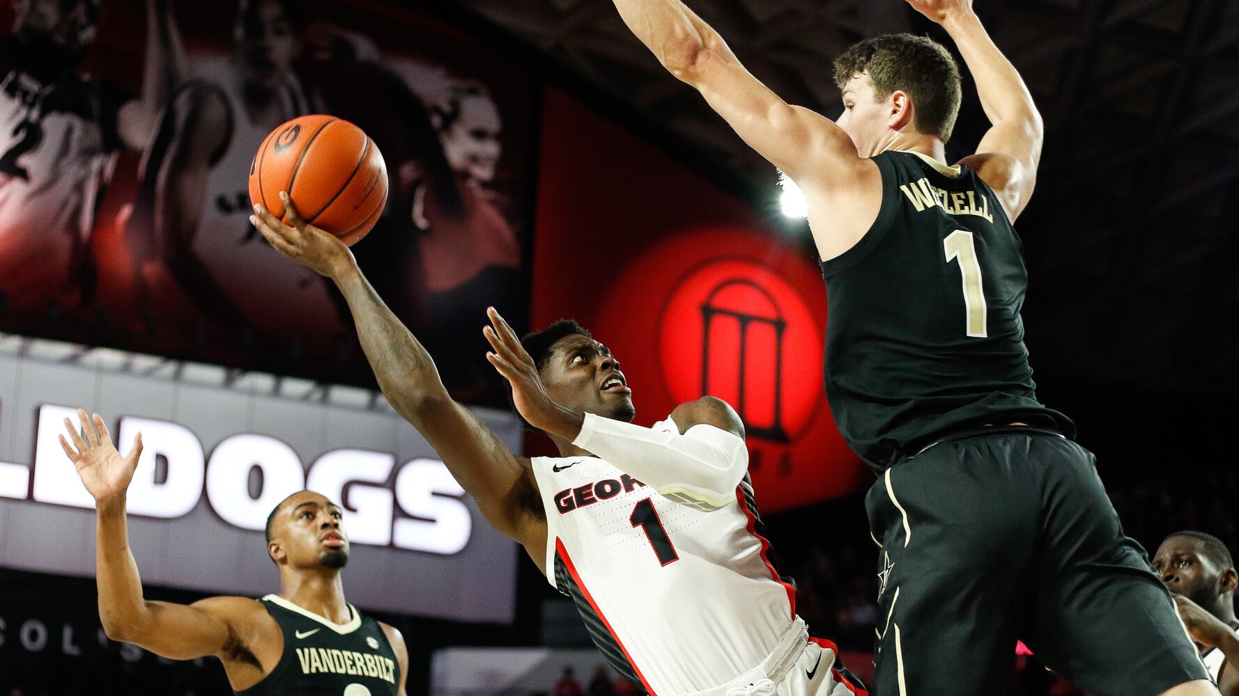 Georgia holds late lead to defeat Vanderbilt