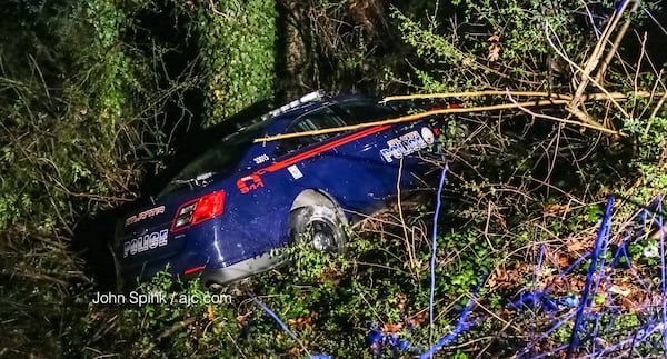 An Atlanta police officer crashed into a pole and knocked out power to more than 1,000 people early Wednesday. JOHN SPINK / JSPINK@AJC.COM