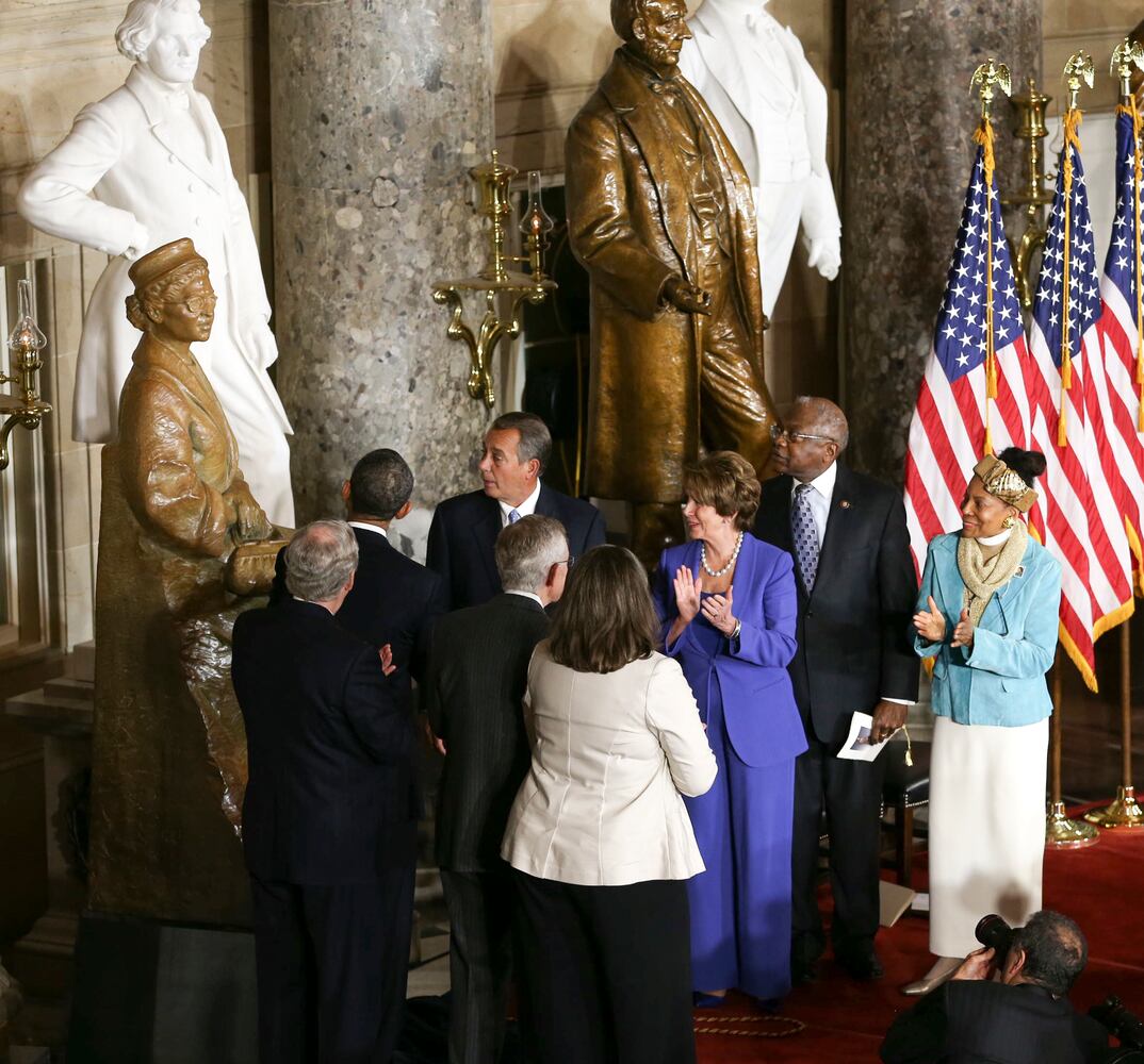 Rosa Parks statue unveiled at the Capitol