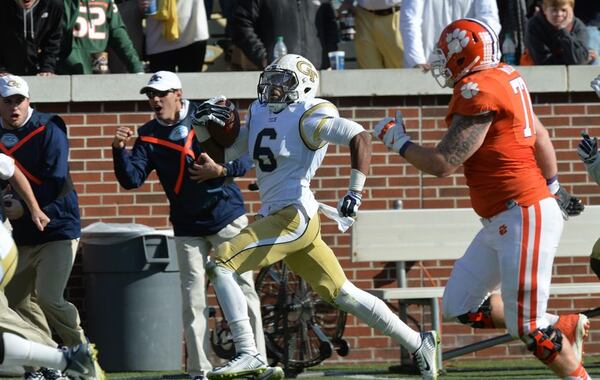 Chris Milton heads for the proverbial house. (Hyosub Shin/AJC photo)