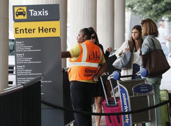 10/16/18 - Atlanta - Curbside Management Services employees direct travelers to ground transportation at Hartsfield-Jackson Atlanta International Airport. BOB ANDRES / BANDRES@AJC.COM