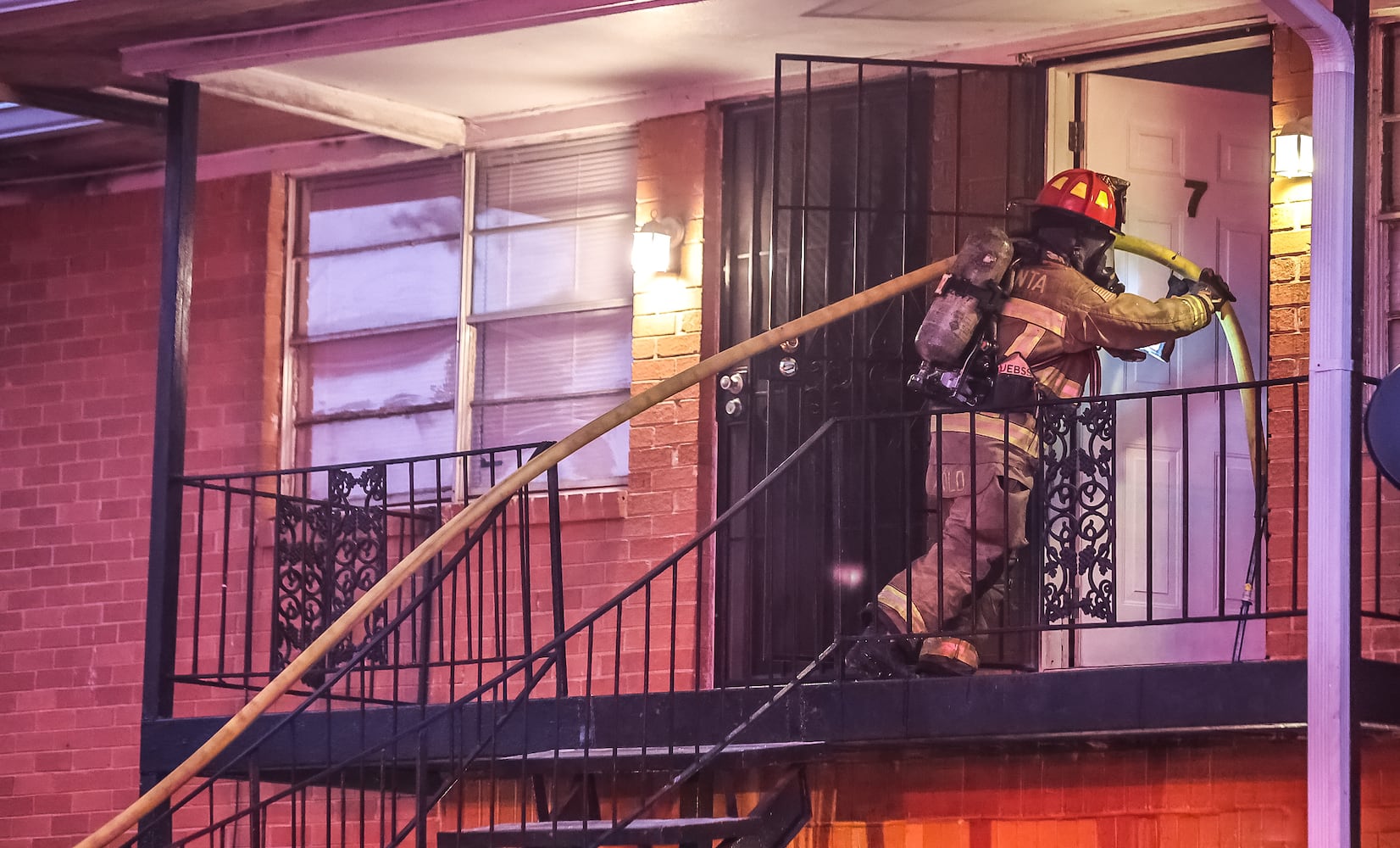 Southwest Atlanta apartment fire rescue