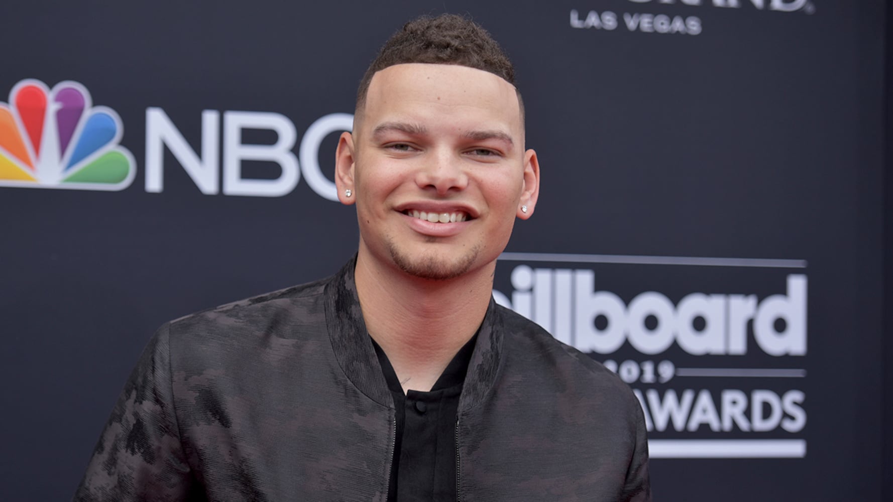 Photos: Stars walk the red carpet at the Billboard Music Awards