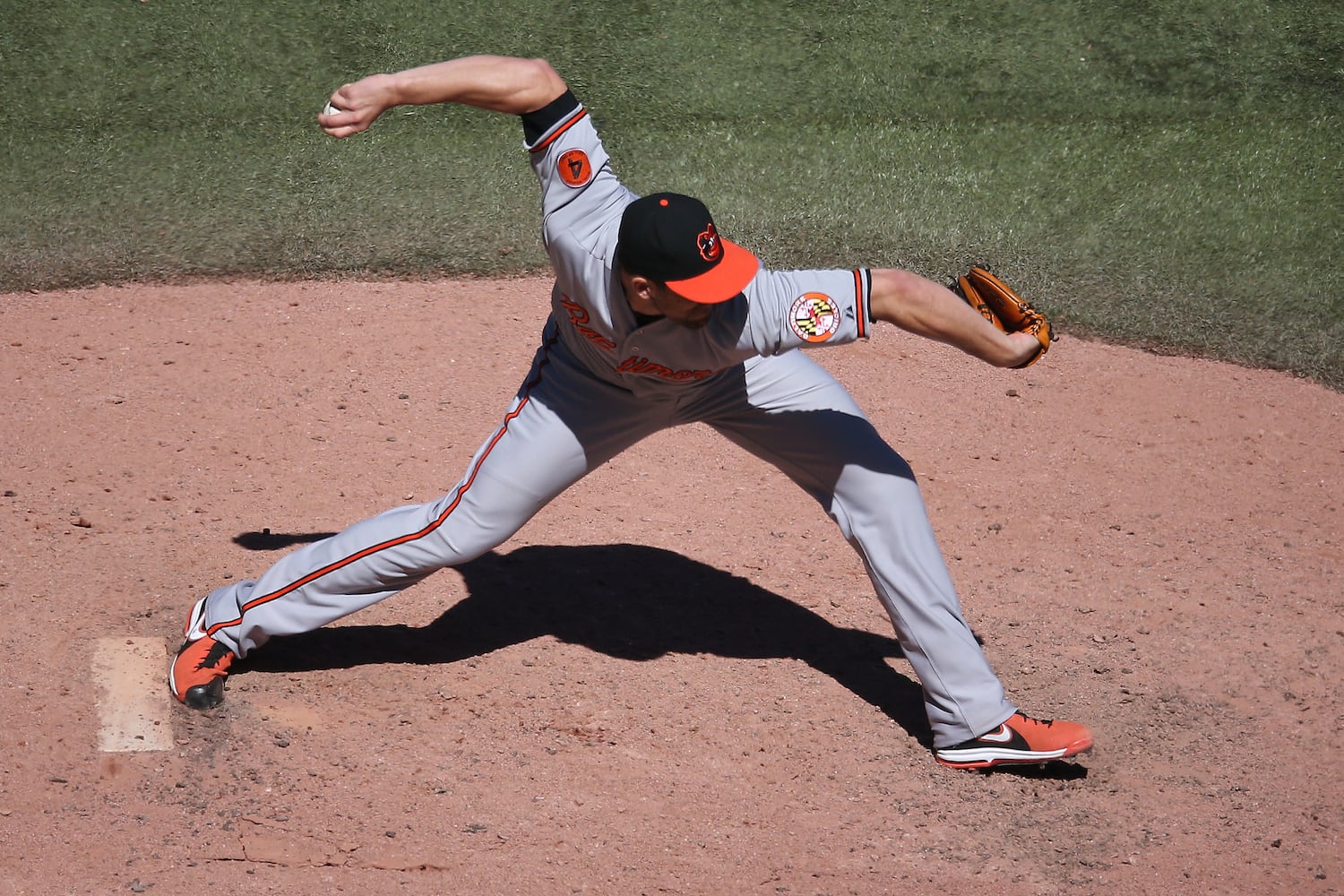 Photos: The unusual pitching motion of Braves’ Darren O’Day