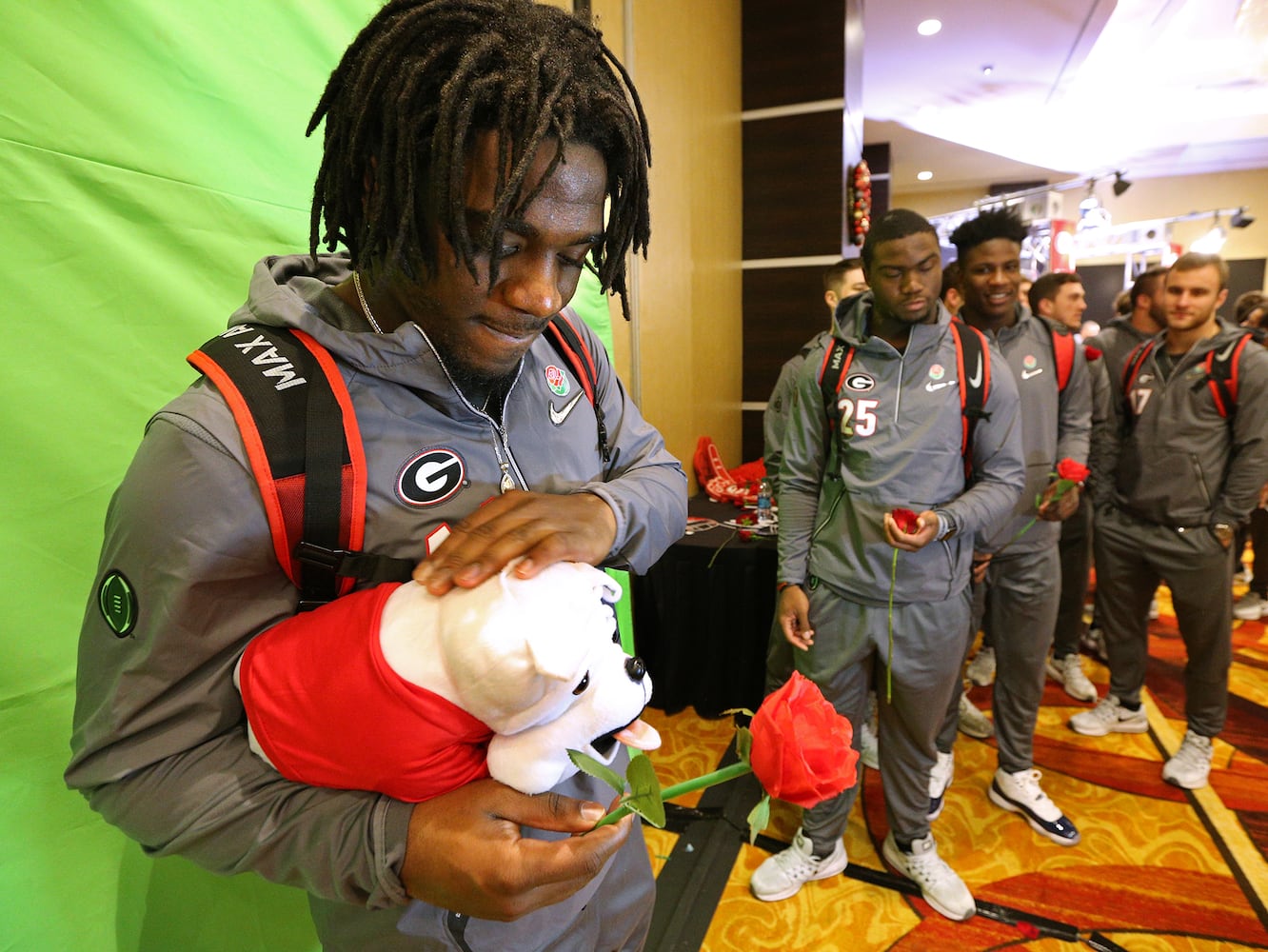 Photos: The scene at the Rose Bowl as Georgia, Oklahoma game nears