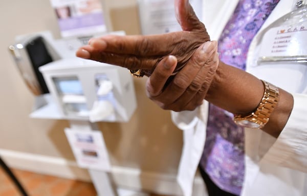 While it may seem like common sense for long term care home staff to keep their hands clean, Georgia health inspection records show that workers at some centers struggle follow basic hygiene protocols. Public health officials recommend vigilance, reminders and additional training on these rules in light of the current coronavirus outbreak. HYOSUB SHIN / HYOSUB.SHIN@AJC.COM