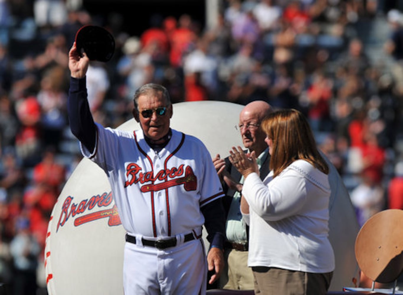 Braves pay tribute to Bobby Cox