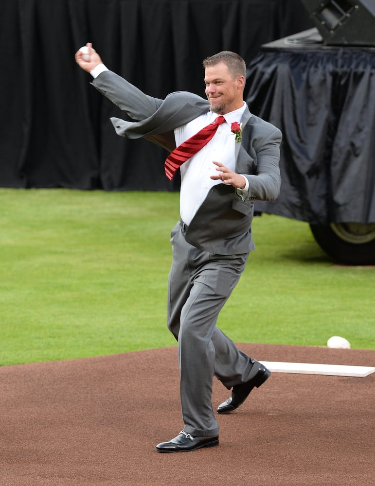 Braves retire Chipper Jones' jersey