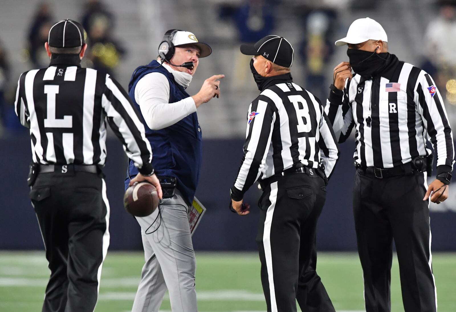 Georgia Tech's head coach Geoff Collins appeals to referees during the second half. (Hyosub Shin / Hyosub.Shin@ajc.com)