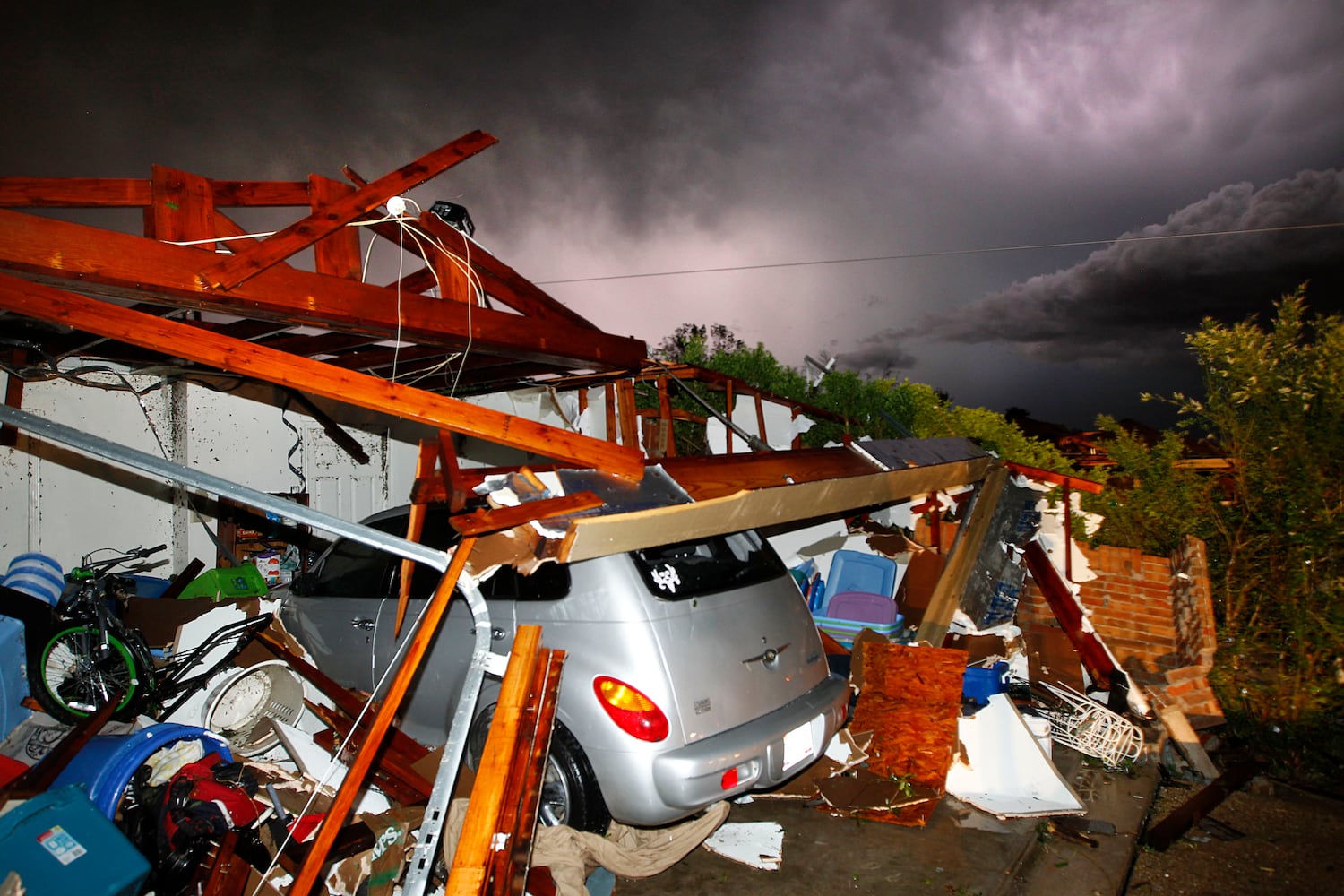 10 tornadoes damage several towns