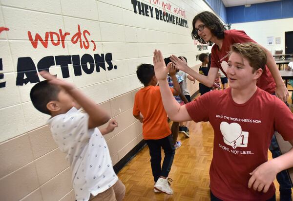 Band members from Hillgrove High School talk with students at Compton Elementary School in Powder Springs on Sept. 20. HYOSUB SHIN / HSHIN@AJC.COM