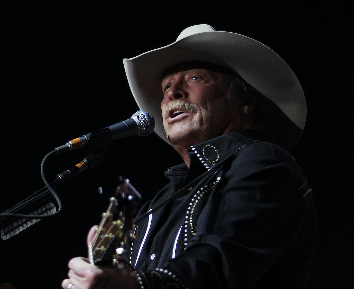 PHOTOS: Alan Jackson performs at State Farm Arena 2020