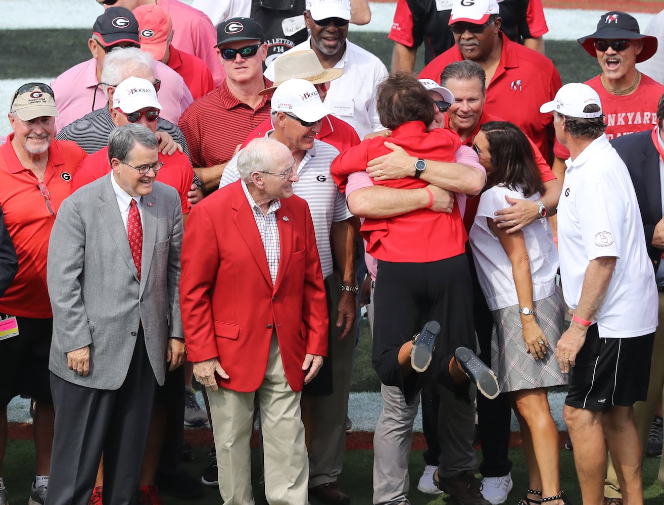 Photos: Bulldogs honor legendary coach Vince Dooley