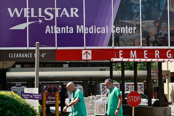 Pedestrians pass Wellstar Atlanta Medical Center’s emergency entrance on Monday, September 12, 2022. (Natrice Miller/natrice.miller@ajc.com). 