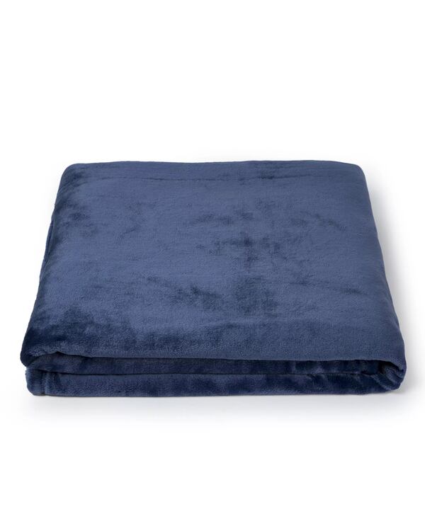 Bed Bath & Beyond’s Simply Essential solid plush throw blanket. (Bed Bath & Beyond/TNS)