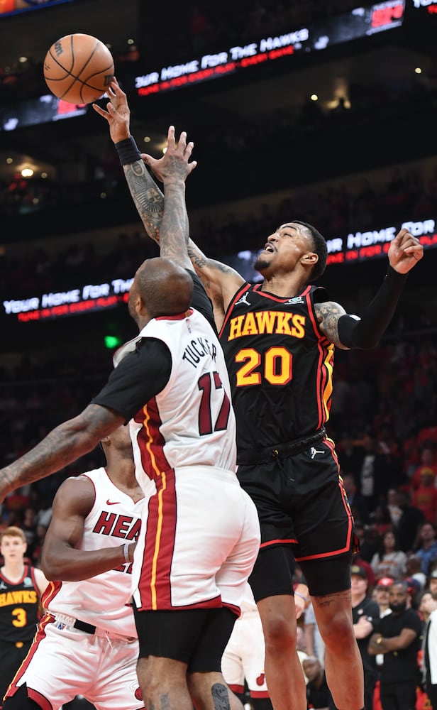 Hawks-Heat playoff photo