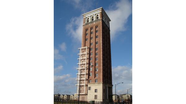 Nichols Tower is one of only four buildings left of the once-large Sears distribution center in Chicago. (John Delano / Wikimedia Commons)