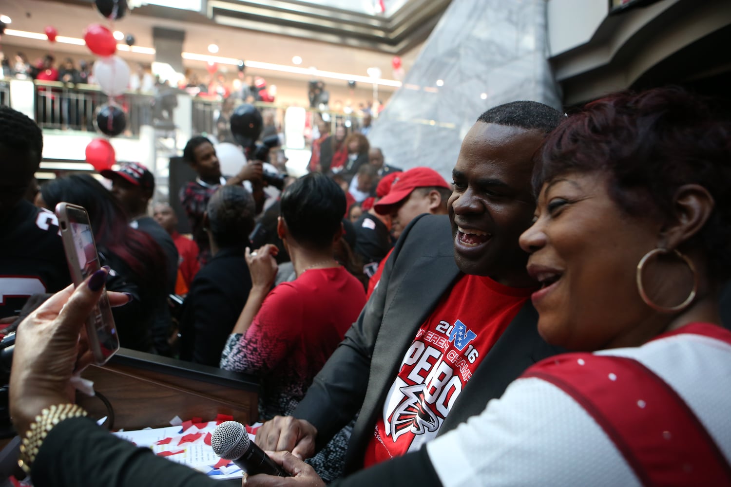 Falcons pep rally at Atlanta City Hall