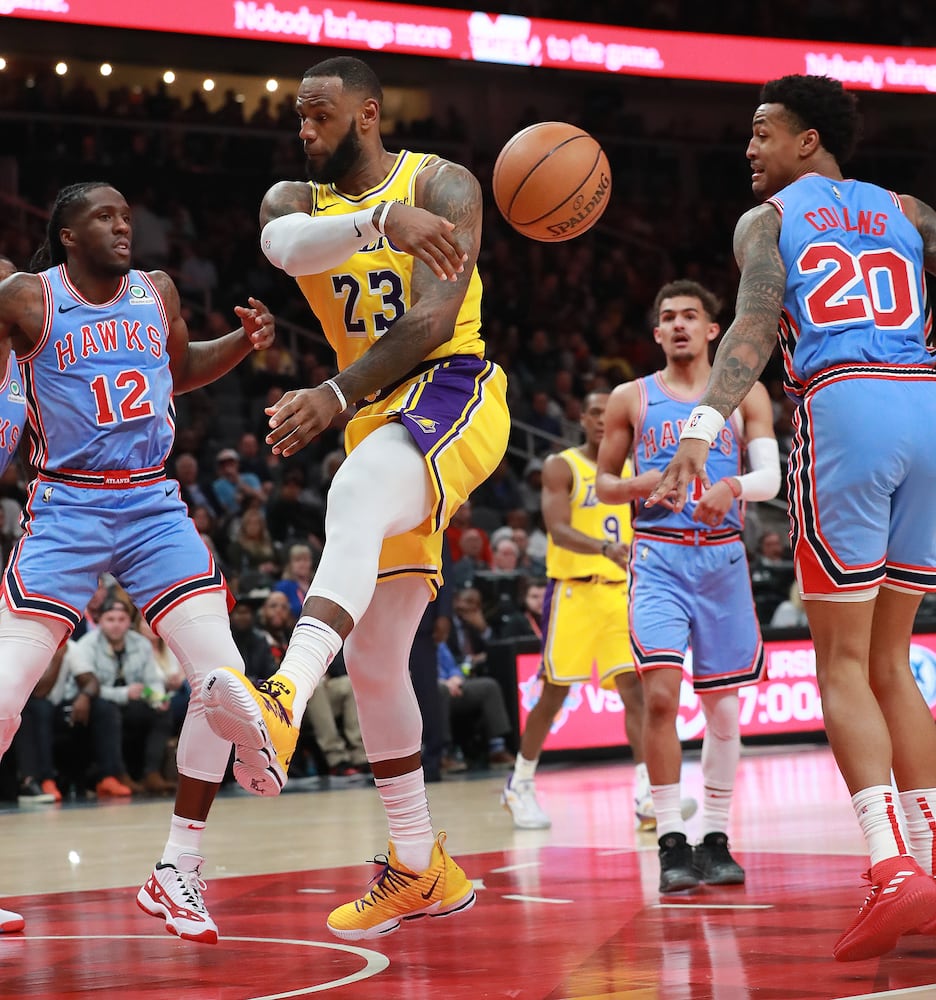 Photos: Hawks handle LeBron James, Lakers