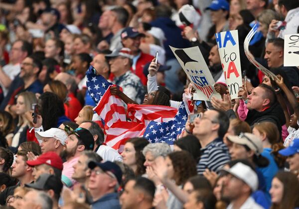 U.S. fans react after a goal. (Hyosub Shin / Hyosub.Shin@ajc.com)