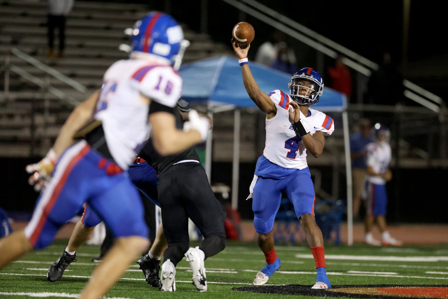 Sept. 24, 2021 - Johns Creek, Ga: Riverwood quarterback Avery Smith (14) attempts a pass during the second half against Johns Creek at Johns Creek high school Friday, September 24, 2021 in Johns Creek, Ga.. JASON GETZ FOR THE ATLANTA JOURNAL-CONSTITUTION