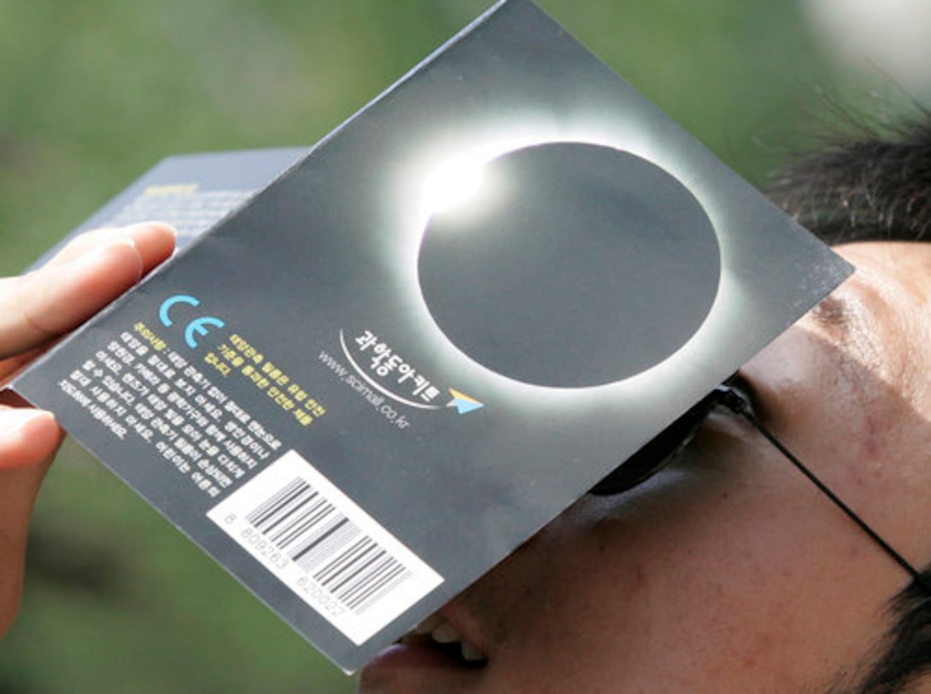 Total eclipse wows Asia