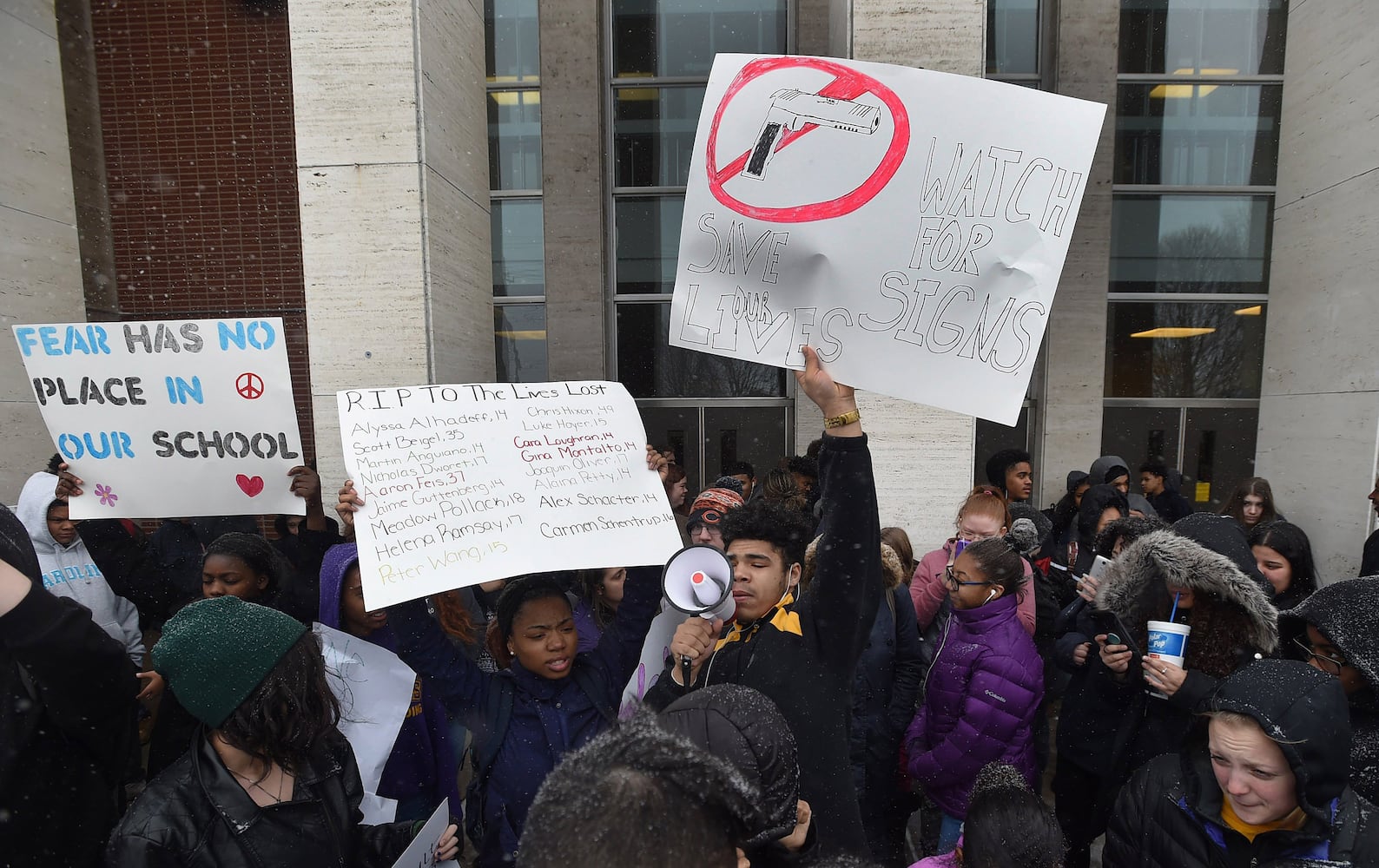 Photos: Students walk out of schools to protest gun violence; march on Washington