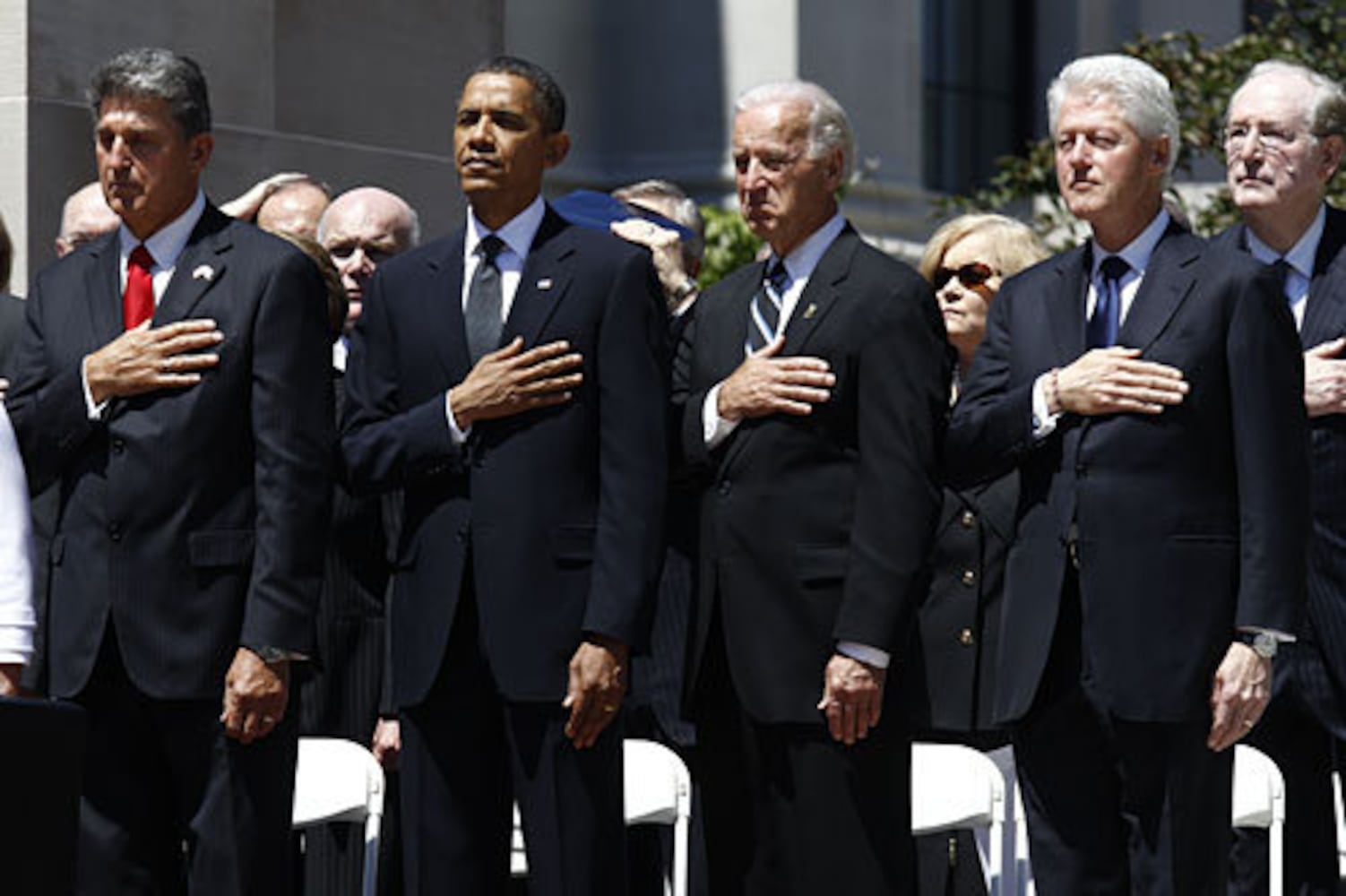 Presidents Obama, Clinton attend Byrd funeral