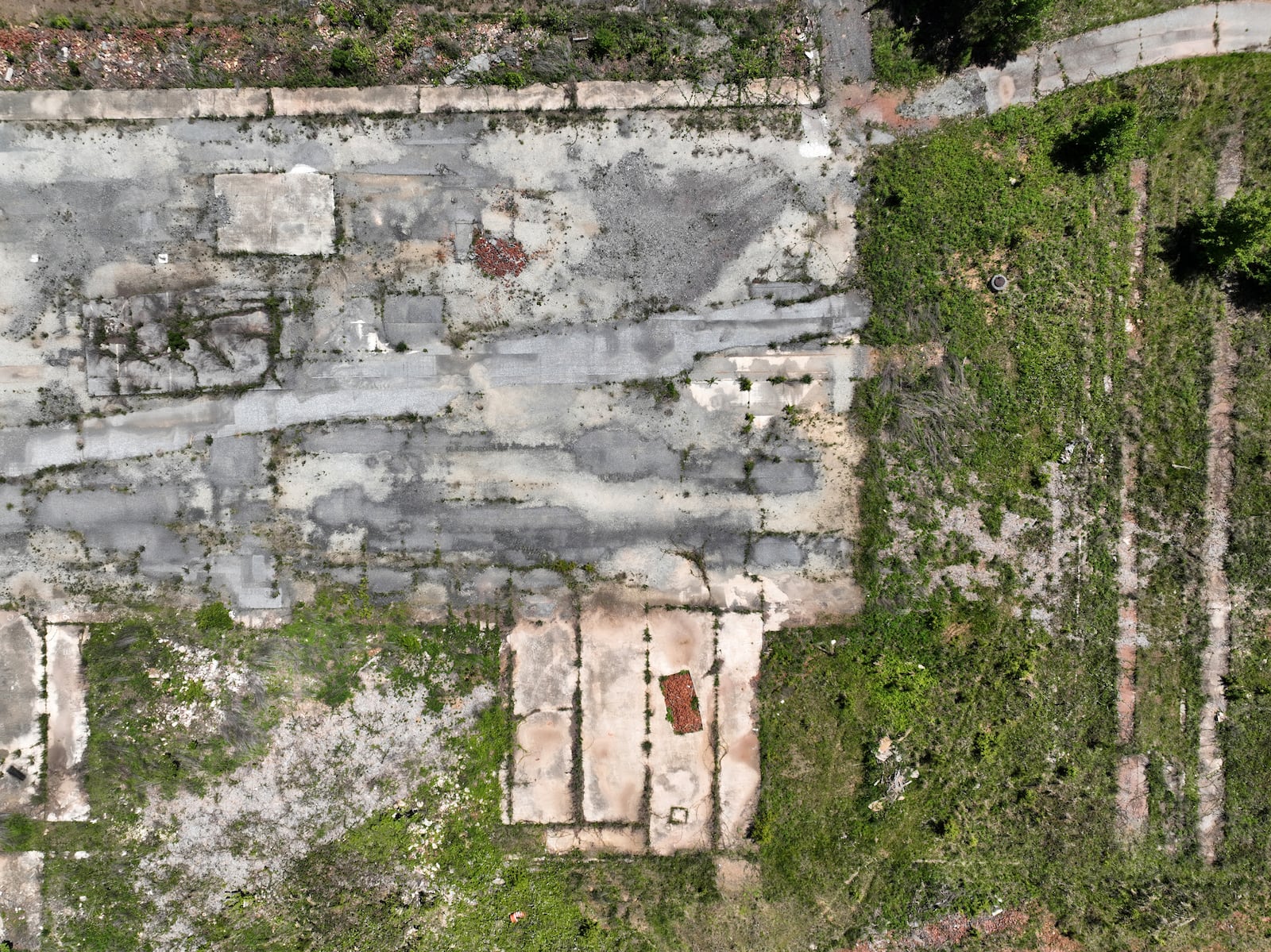 April 19, 2022 Atlanta -  Aerial photograph shows Chattahoochee Brick Company on Tuesday, April 19, 2022. A year and a half ago, a massive swath of land near the banks of the Chattahoochee River was on track to becoming a fuel terminal to move ethanol, oil and other commodities from train cars. With a vote by the Atlanta City Council on Monday, that land is now slated to become a 75-acre park with a memorial to historical atrocities that occurred there. (Hyosub Shin / Hyosub.Shin@ajc.com)