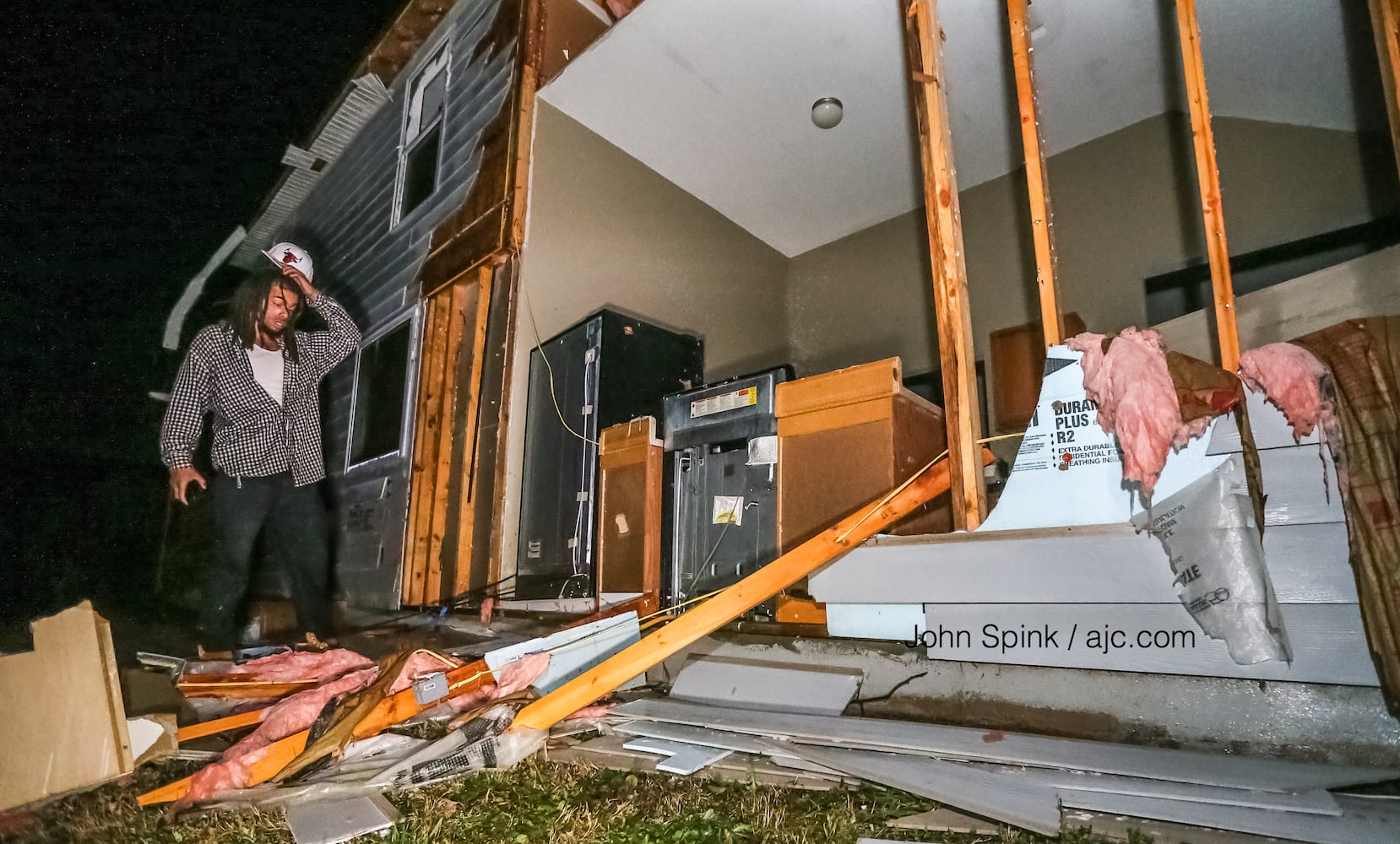 Storms, possible tornado ravage metro Atlanta neighborhoods