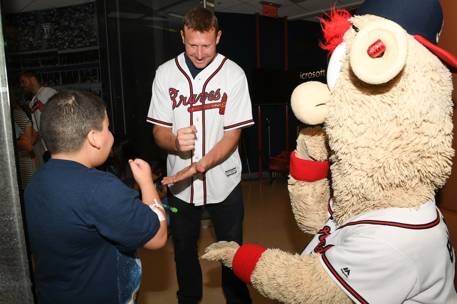 Photos: Braves visit Children’s Healthcare