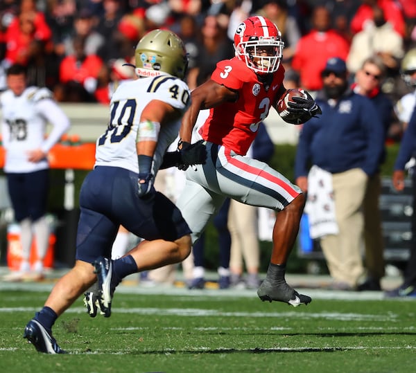 Georgia tailback Zamir White breaks away from Charleston Southern linebacker Garrett Sayegh for a long touchdown run to take a 21-0 lead during the first quarter in a NCAA college football game on Saturday, Nov. 20, 2021, in Athens.    “Curtis Compton / Curtis.Compton@ajc.com”