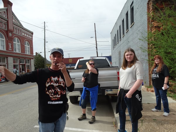 The Atlanta Movie Tours guide Kent Wager doing a "Walking Dead" tour in 2016, stopping in Grantville. CR: Rodney Ho/rho@ajc.com