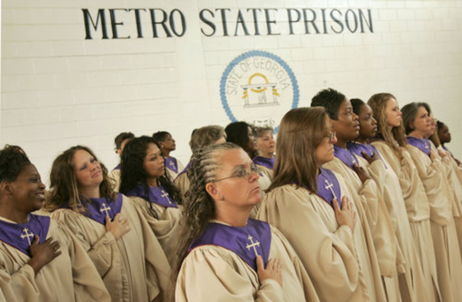 Indigo Girl helps prison choir make CD