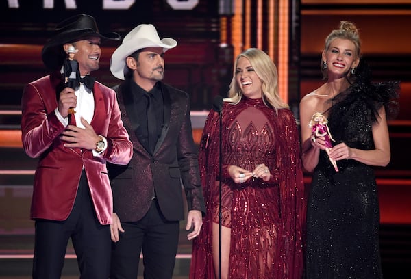  Tim McGraw, from left, Brad Paisley, Carrie Underwood and Faith Hill speak at the 51st annual CMA Awards at the Bridgestone Arena on Wednesday, Nov. 8, 2017, in Nashville, Tenn. (Photo by Chris Pizzello/Invision/AP)