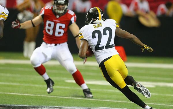 Steelers cornerback William Gay puts a move on Falcons tight end Bear Pascoe after intercepting a Matt Ryan pass that he returned 52-yards for a touchdown to put the Steelers up 13-0. CURTIS COMPTON/Ccompton@ajc.com