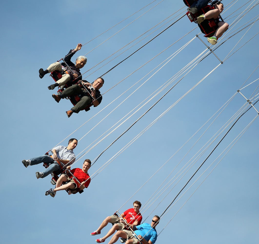 AJC's Tom Kelley rides the new extreme swing ride