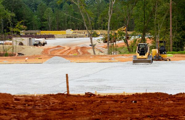 Construction of the Metro Green recycling plant across the street from the Decatur subdivision Windsor Downs continues Friday, July 24, 2020. STEVE SCHAEFER FOR THE ATLANTA JOURNAL-CONSTITUTION