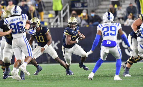 Georgia Tech's running back Jordan Mason (27) runs with the ball during the second half against Duke Saturday, Nov. 28, 2020, in Atlanta. (Hyosub Shin / Hyosub.Shin@ajc.com)