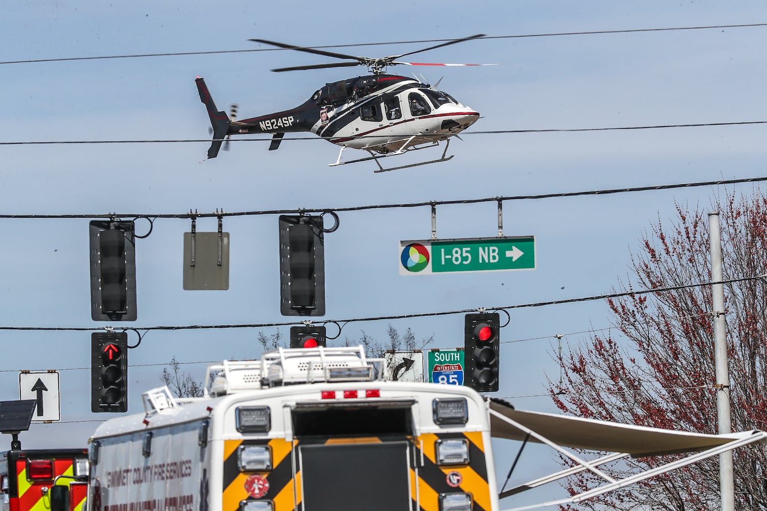 I-85 shut down as Gwinnett SWAT surrounds bus with armed man aboard