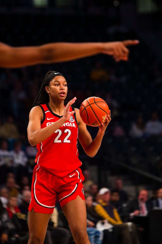 Georgia's Malury Bates looks for a teammate during a women's basketball game against host Georgia Tech on Sunday. (CHRISTINA MATACOTTA / FOR THE ATLANTA JOURNAL-CONSTITUTION)