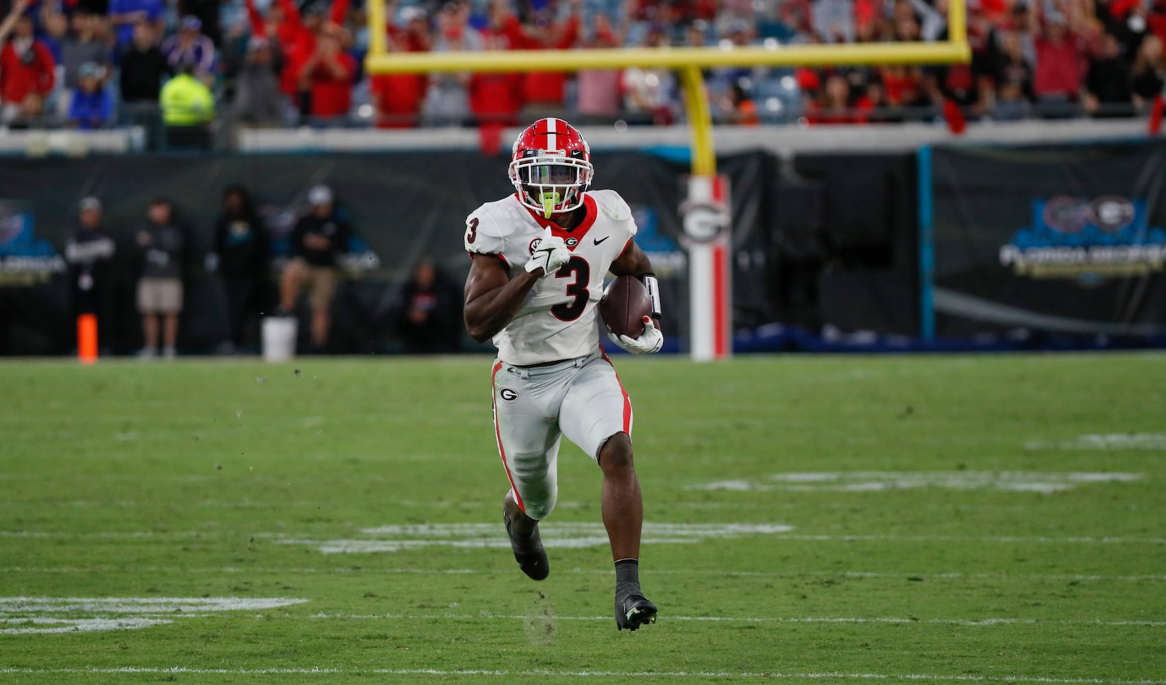 10/30/21 - Jacksonville -  Georgia Bulldogs running back Zamir White (3) has a wide open field on this 4th quarter touchdown run during the second half of the annual NCCA  Georgia vs Florida game at TIAA Bank Field in Jacksonville. Georgia won 34-7.  Bob Andres / bandres@ajc.com