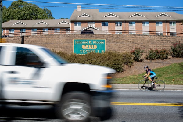 Donald Lee Hollowell Parkway has seen several fatalities in recent years. (Photo/Rebecca Wright for the Atlanta Journal-Constitution)