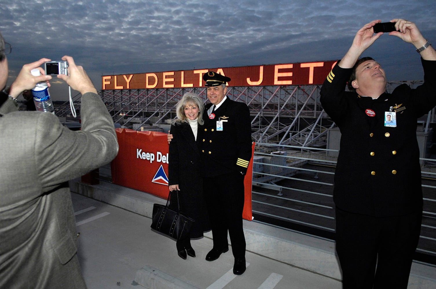 The "Fly Delta Jets" sign