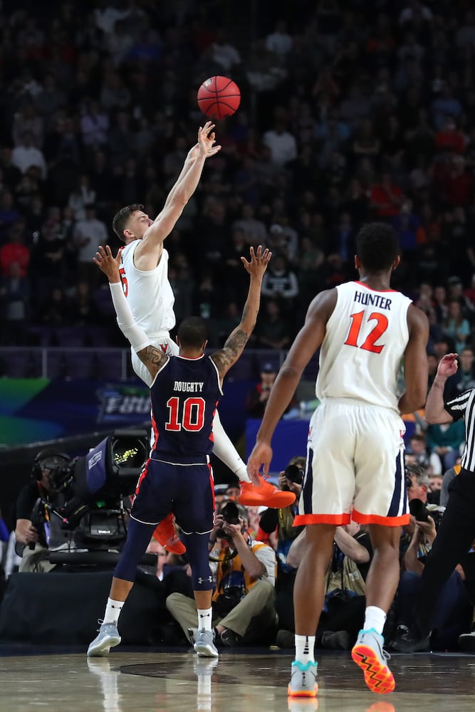 Photos: Did Auburn foul Virginia’s Kyle Guy?