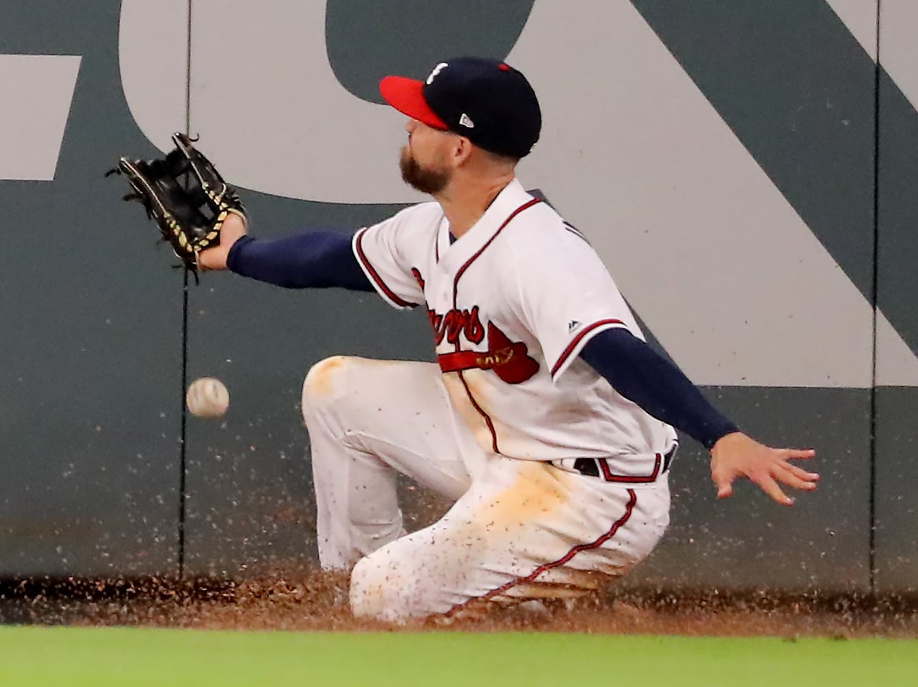 Photos: Phillies defeat Braves, 5-1