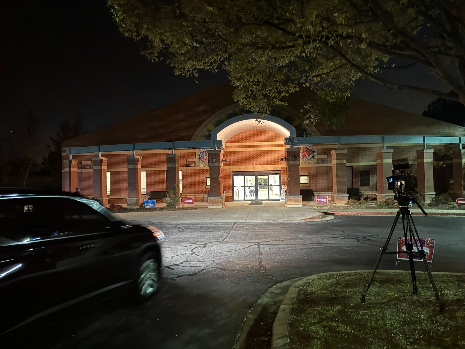 The Southwest Arts Center in Fulton County was among the precincts open later Tuesday.