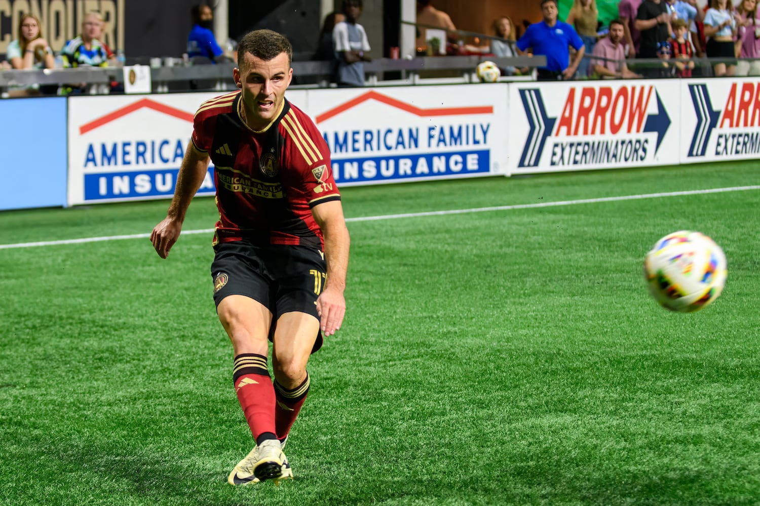 Brooks Lennon passes the ball during the Atlanta United game against Columbus Crew at Mercedes Benz Stadium in Atlanta, GA on July 20, 2024. (Jamie Spaar for the Atlanta Journal Constitution)