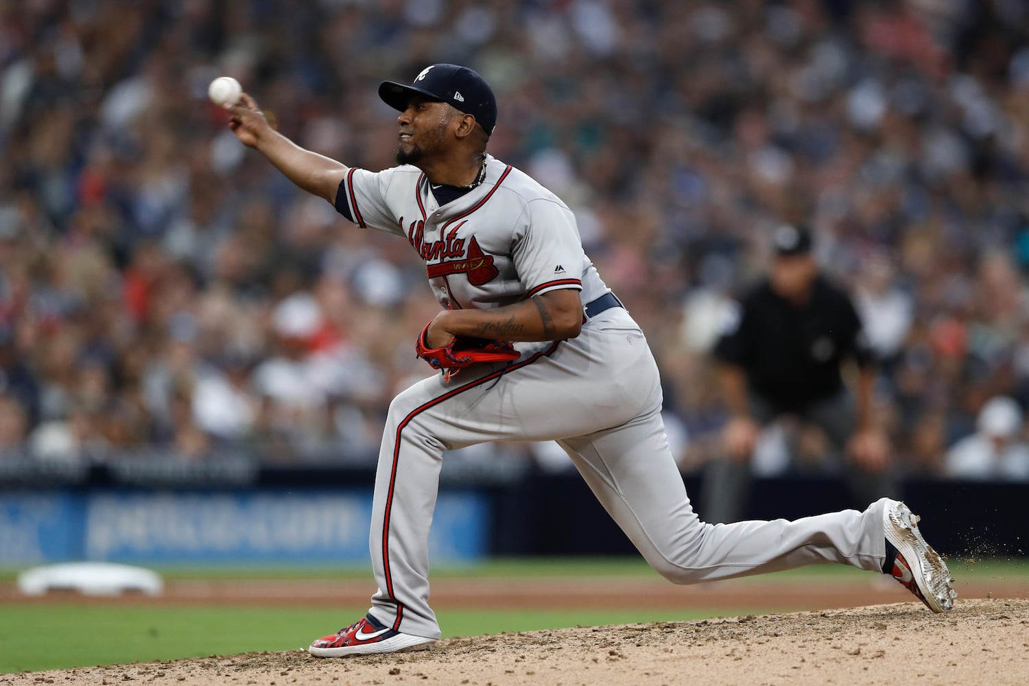 Photos: Braves outlast Padres in 10 innings